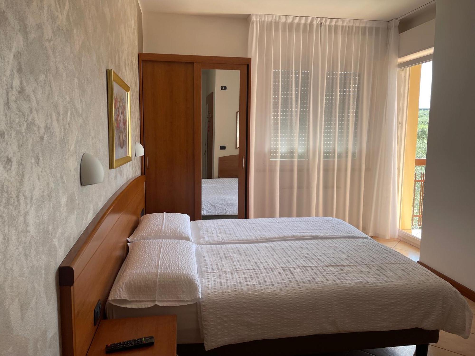 Hotel Casa Chincarini Мальчезине Экстерьер фото