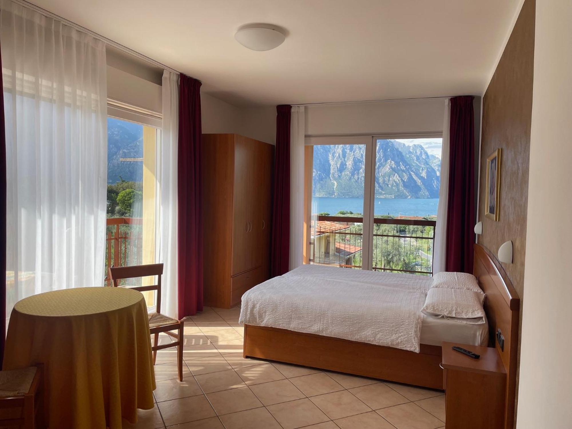 Hotel Casa Chincarini Мальчезине Экстерьер фото