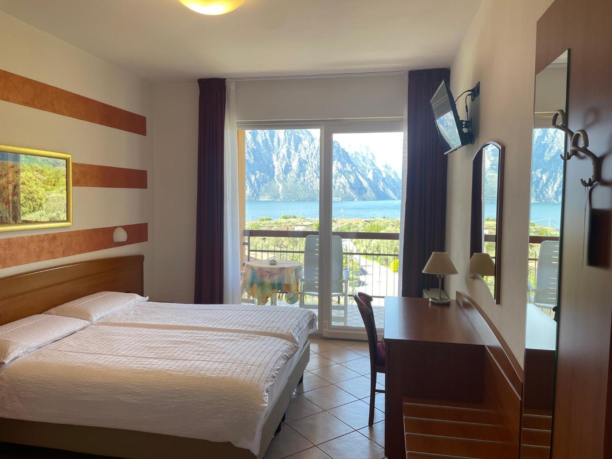 Hotel Casa Chincarini Мальчезине Экстерьер фото